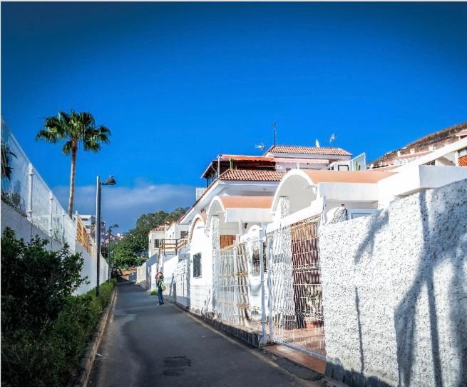Lovely 2 Bedroom Apartment Near Las Vistas Beach Adults Only! Playa de las Americas  Bagian luar foto
